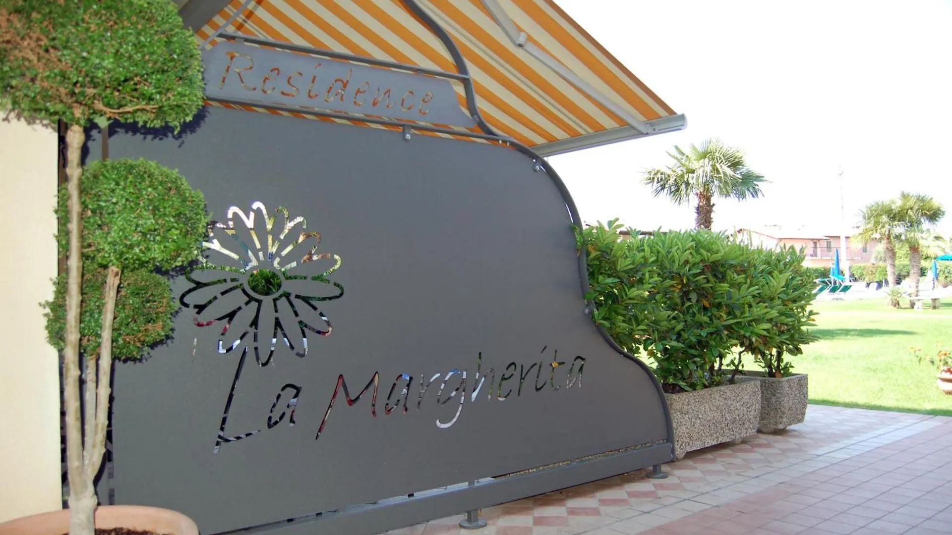 מלון דירות לאזיסה Residence La Margherita איטליה