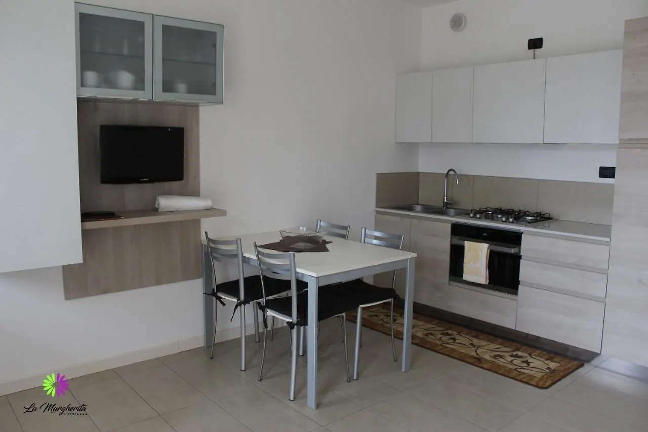 מלון דירות לאזיסה Residence La Margherita איטליה