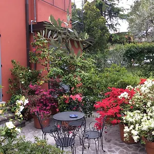 https://bb-la-dimora-del-garda.it-lombardy.com